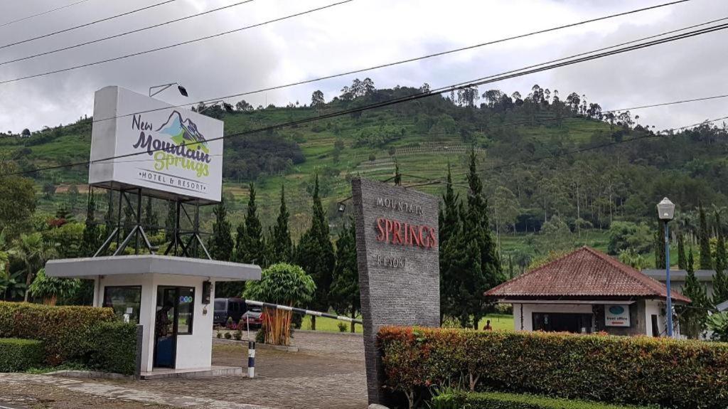 New Mountain Springs Hotel & Resort Lembang Ngoại thất bức ảnh