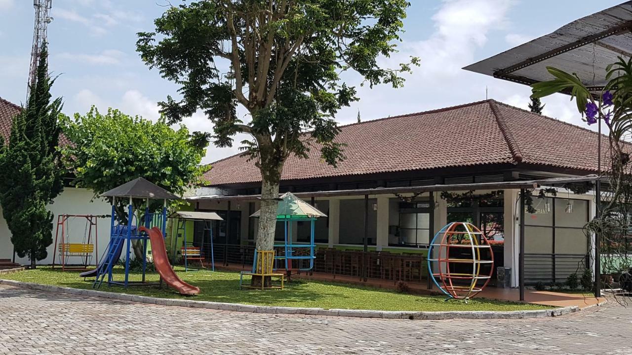 New Mountain Springs Hotel & Resort Lembang Ngoại thất bức ảnh